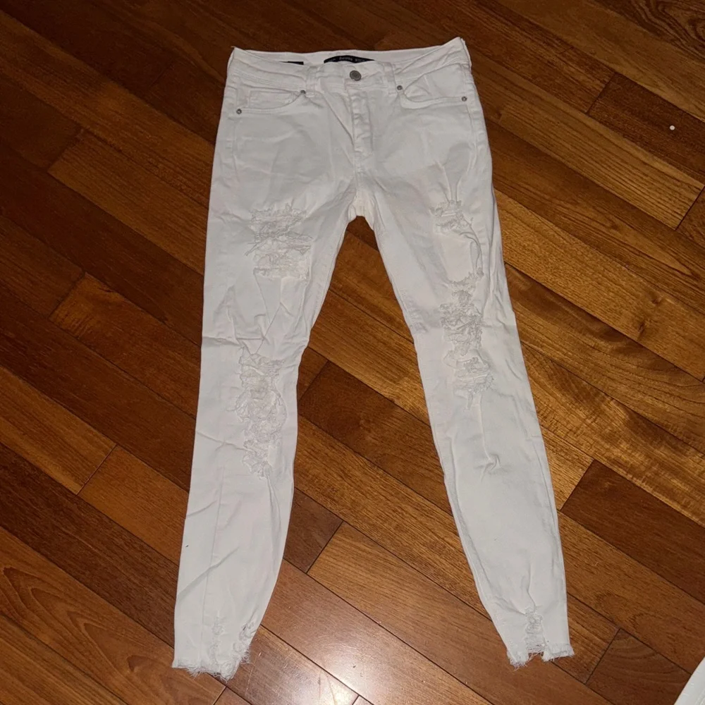 White Distressed Skinny Jeans size 4 US bershka ASOS pants - Picture 2 of 7